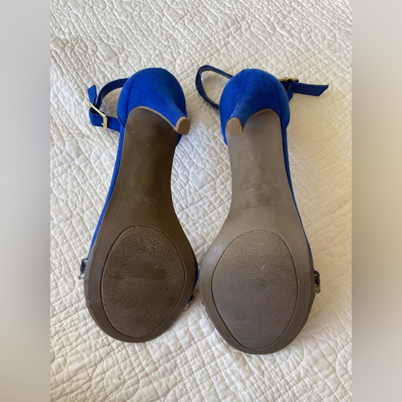 Blue heels with adjustable ankle strap - Picture 4 of 4